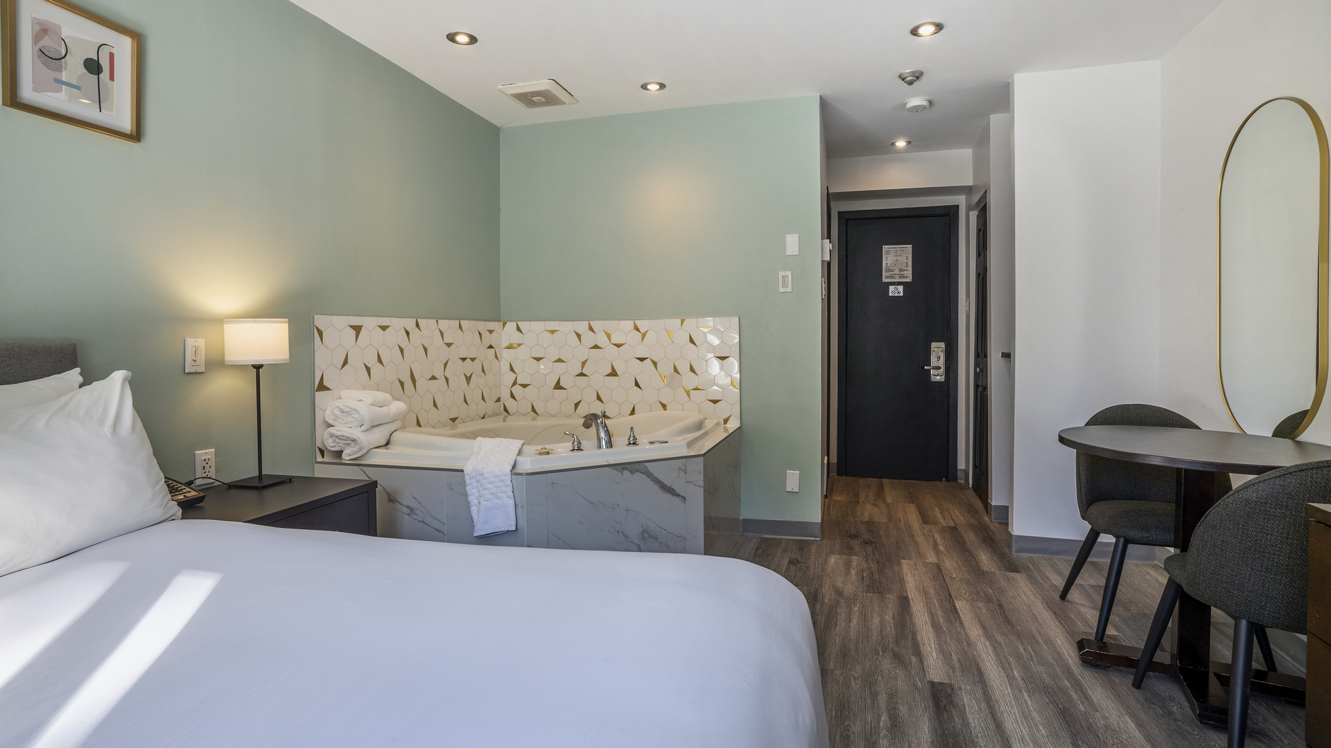 Chambre à 2 grands lits (Queen) avec porte extérieur
