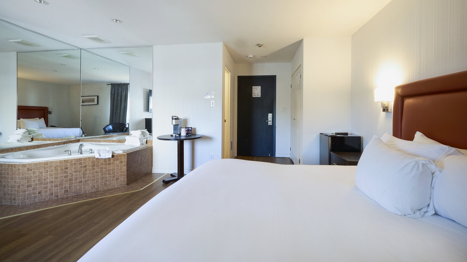 Chambre à 2 grands lits (Queen) avec porte extérieur