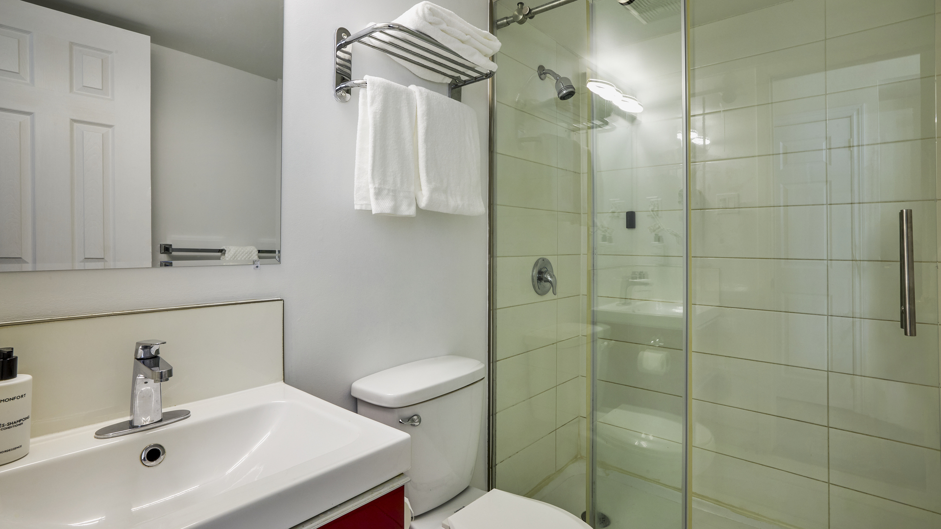 Chambre à 2 grands lits (Queen) avec porte extérieur