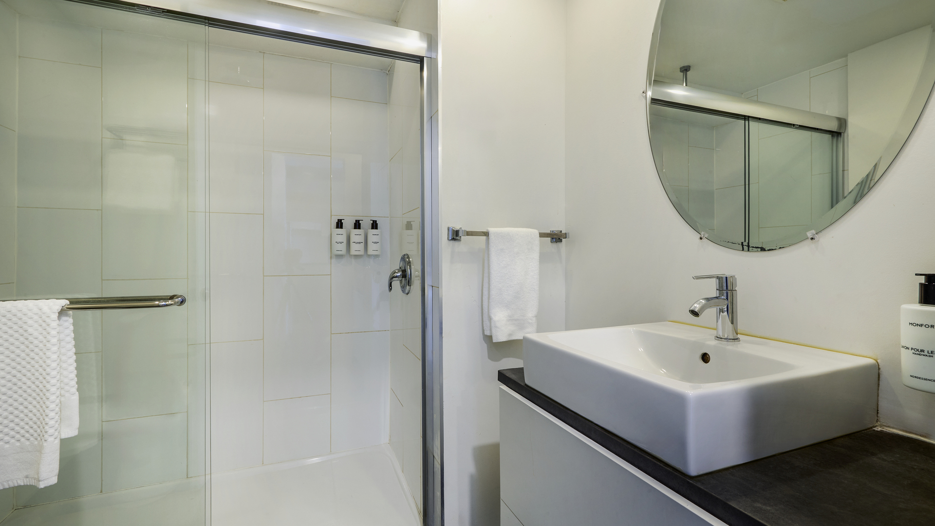 Chambre à 2 grands lits (Queen) avec porte extérieur
