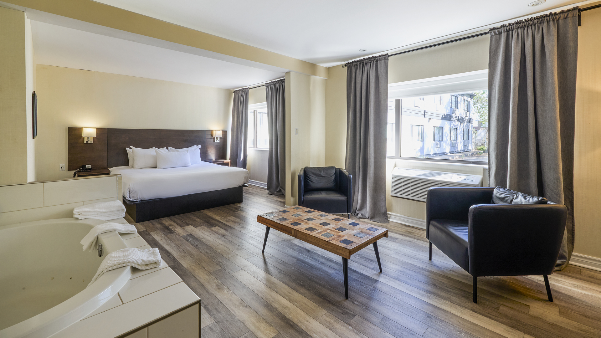 Chambre à 2 grands lits (Queen) avec porte extérieur