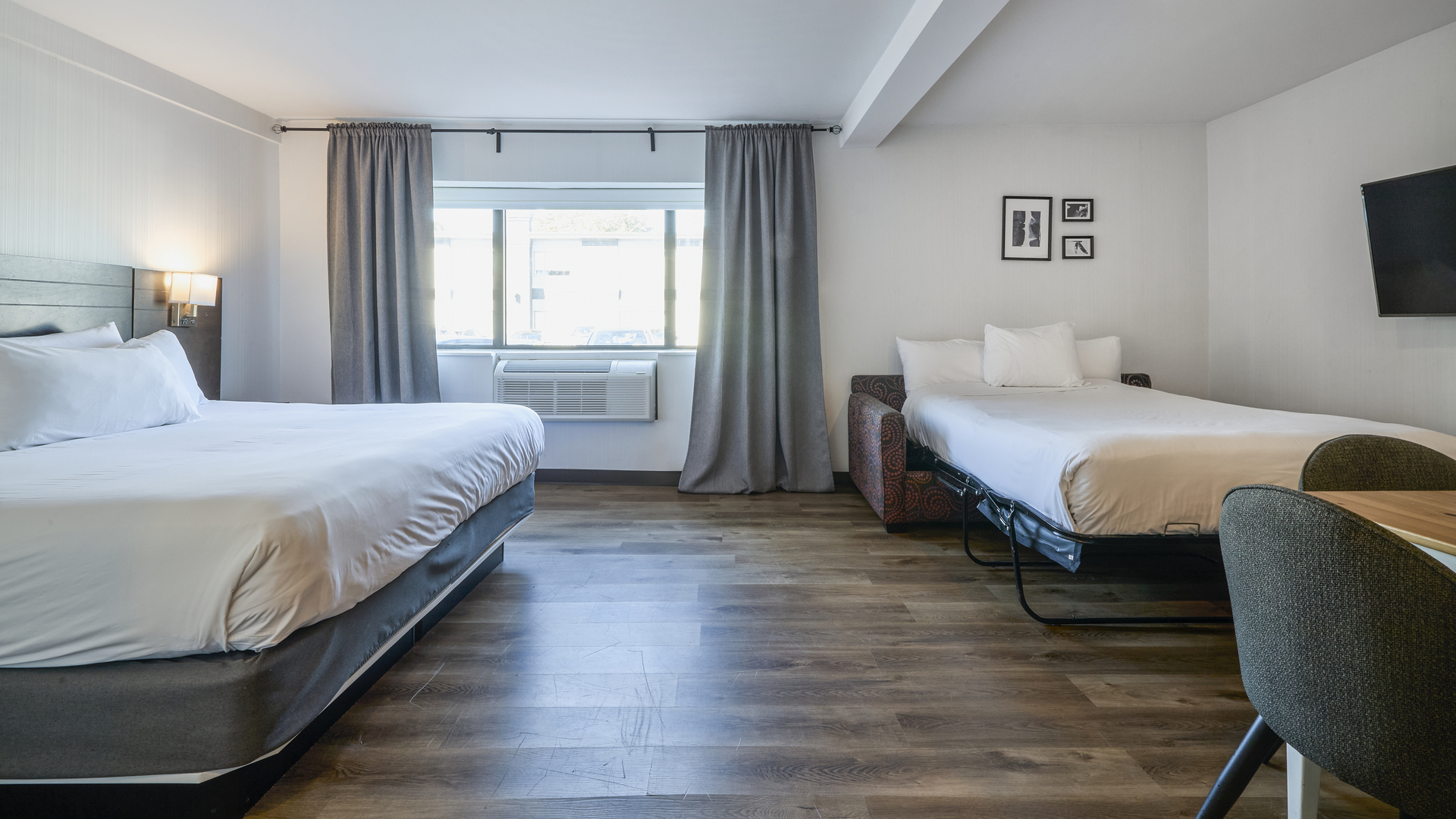 Chambre à 2 grands lits (Queen) avec porte extérieur