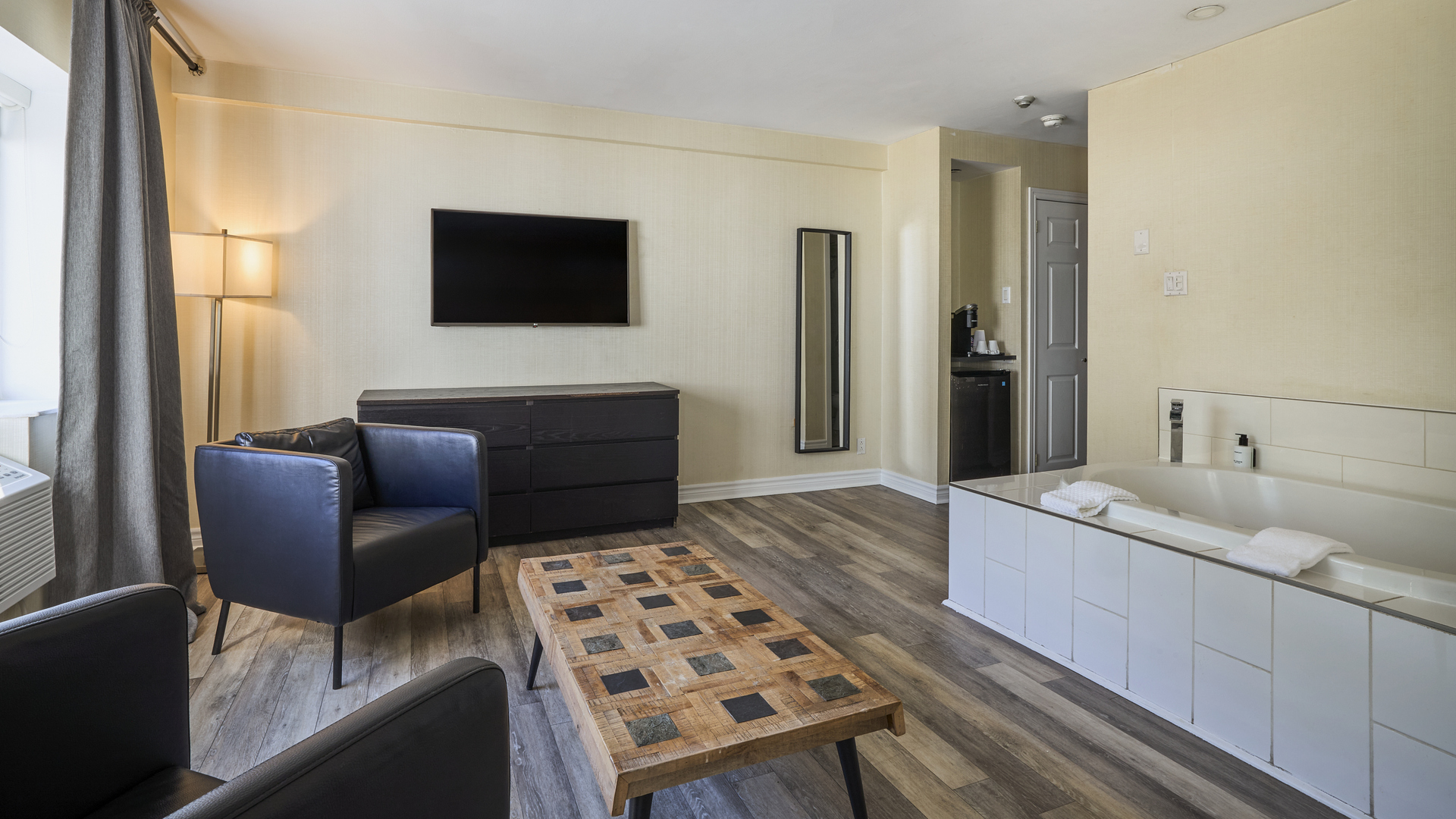 Chambre à 2 grands lits (Queen) avec porte extérieur