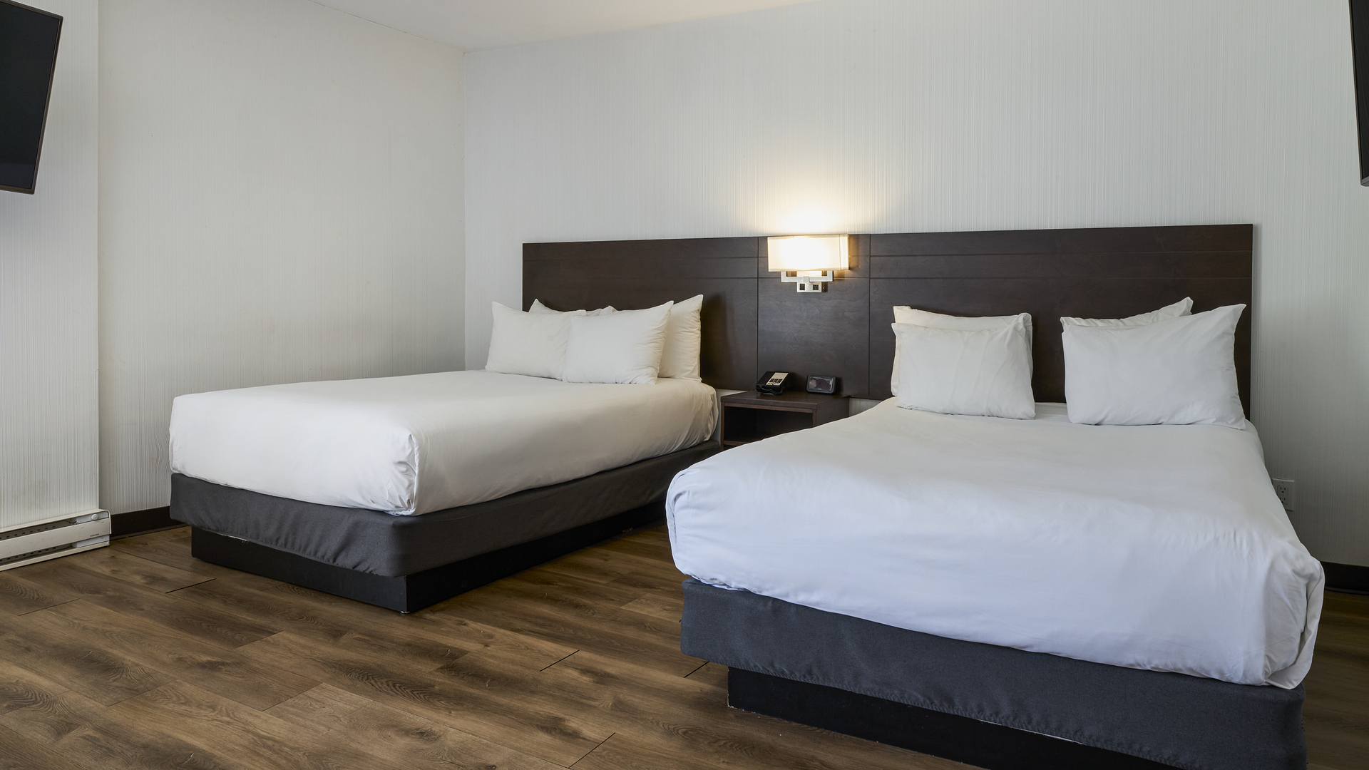 Chambre à 2 grands lits (Queen) avec porte extérieur