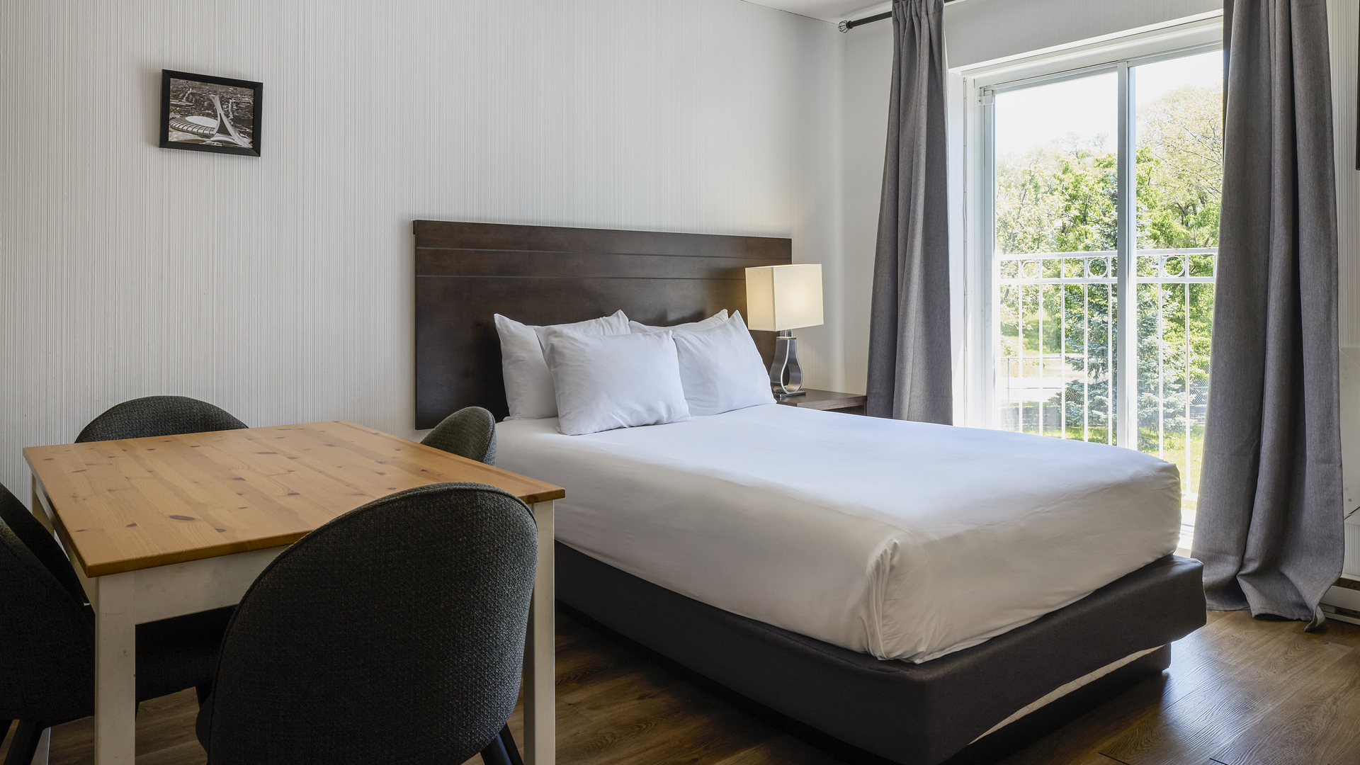 Chambre à 2 grands lits (Queen) avec porte extérieur